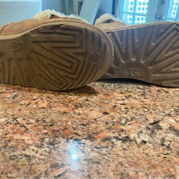 Bow Uggs 🎀🧸 - Picture 4 of 4